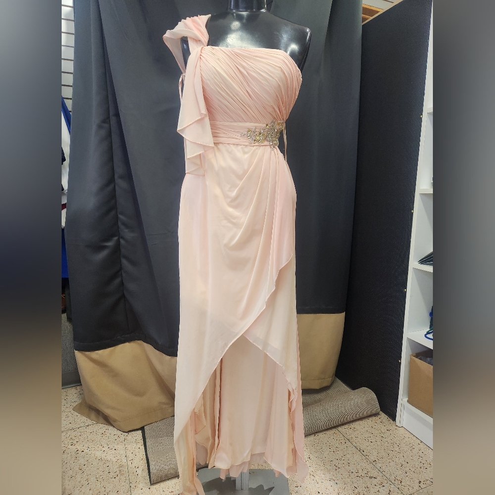 Prom Dress. Pink  Color. US 6.